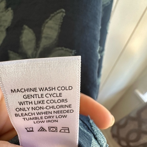 The Pioneer Woman Blue Button Front Women’s Blouse Size Large - Picture 9 of 10